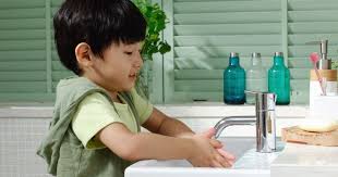 Sebaiknya tidak menggunakan air yang ada di dalam tampungan untuk mencuci tangan. Pentingnya Ajarkan Anak Cuci Tangan Pakai Sabun Popmama Com
