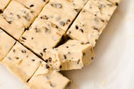 Une Delicieuse Recette De Fudge A La Pate A Biscuits Recipe Cookie Dough Fudge Cookie Dough Fudge Recipes