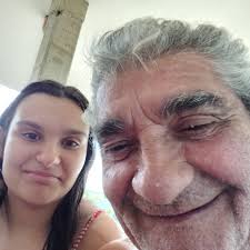 Szép napot!. Ez csoportos tuskógomba? Ehető ?