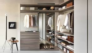 Non richiede neanche grandi budget se ci si dedica il gusto tempo e la giusta qual'è il modello più adatto ad una cabina armadio dietro al letto stile moderno? Progettare E Arredare Una Cabina Armadio Guide Diotti Com