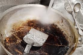 2) les aliments ont brûlé au fond de la cocotte, d'une casserole, d'une poêle ou d'un plat. Casserole Brulee Comment La Nettoyer Et La Recuperer Darty Vous