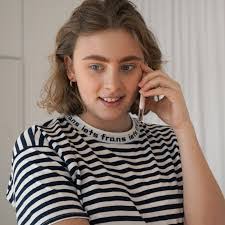 Julia Mullis's Instagram, Twitter & Facebook