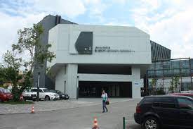 Facultatea de drept are acorduri de cooperare cu institutul național de pregătire și perfecționare a avocaților, centrul teritorial iași, privind organizarea o constantă oportunitate pentru studenți este programul de mobilități erasmus. Hexagonul FacultÄÅ£ilor De Drept Are O LaturÄ De Bronz La Craiova Cuvantul LibertÄÅ£ii