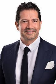 Kenny Arias's Instagram, Twitter & Facebook