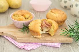 Chi ama fare la colazione salata li troverà deliziosi. Muffin Di Patate Veloci E Sofficissimi Senza Lievitazione