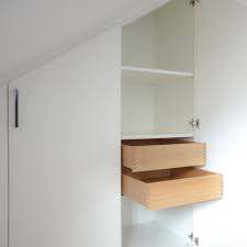 3m länge in die dachschräge mit einer kniestockhöhe von 1m einbauen. Dachschragenschrank Nach Mass Ba Mobeldesign