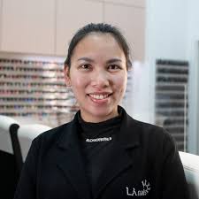 Unwind from a long day in the office while the L.A Nails Rain Square  tenchanicians restore your nails to their best condition! Whether you're  after gel, acrlyic, shellac or a regular manicure