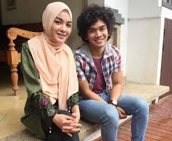 Cempaka elina who works as a nurse has a boyfriend named fikry. Nota Buat Cempaka