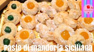350 gr di amaretti tritati 350 gr di mandorle bianche macinate 250 gr di zucchero 200 ml di liquore alchermes* 4 uova grandi 1 cucchiaino di estratto di vaniglia (zucchero a. Biscotti Paste Di Mandorla Siciliana Pasta Reale Come In Pasticceria Youtube Ricette Biscotti Italiani Pasta Di Mandorle Pasticcini Di Pasta Di Mandorle
