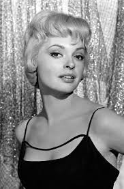 So angelte sie sich die. Die Osterreichische Schauspielerin Nadja Tiller Galt Als Eine Der Erotischsten Frauen Des Europaischen Films Als Edelprostituierte Rosemarie Nitribitt In Das Madchen Rosemarie Wurde Sie Ende Der 1950er Jahre International Bekannt Stuttgarter Zeitung