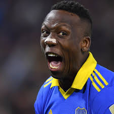 Luis Advíncula conforma el once ideal de la Copa Libertadores luego de su  golazo y asistencia con Boca Juniors