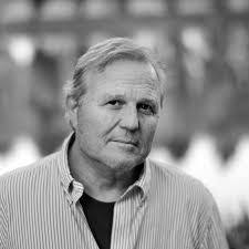 Von Olsen's Instagram, Twitter & Facebook