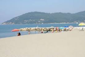 Annunci di appartamenti, case, ville, alloggi, terreni, uffici e attività. Case Vacanza Appartamenti A Marina Di Massa Da 47 Affittare