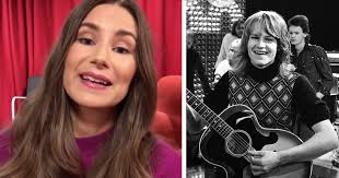 Du hör den positiva poplåten här nedan som garanterat. Sara Zacharias Vagrade Bli Artist Som Pappa Ted Gardestad Men Ett Fynd Pa Vinden Forandrade Allt