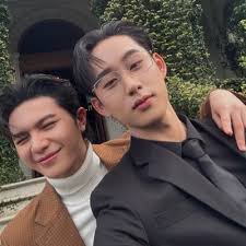 🎸: aow? p'kian is also here to take