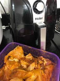 Goreng ayam sampai berwarna kuning kecoklatan dan matang.angkat dan tiriskan. Cara Goreng Ayam Guna Air Fryer Aku Sis Lin