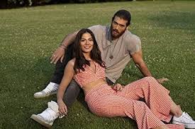 Demet Ozdemir And Can Yaman In Erkenci Kus 2018 In 2020 Sanem Cute Celebrities Turkish Fashion