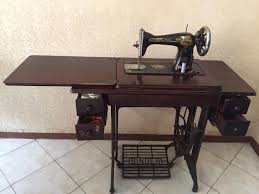 Saat ini mesin jahit singer tetap menjual yang type manual yang lama namun sudah dimodifikasi. Mesin Jahit Singer Antik Lainnya Di Carousell