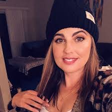 Amanda Eakins's Instagram, Twitter & Facebook