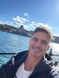 Forklift operator with Class CE license seeking job opportunities