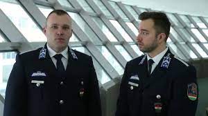 Az mti információi szerint a feltételezett tettes egy szegedi gimnáziumba járt, majd gyógyszerésznek tanult, és a bűncselekményt megelőzően is a szakmájában dolgozott a város egyik bevásárlóközpontjában működő patikában. Bortonbol Valo Szabadulasa Utan Olt Az Ujszegedi Kettos Gyilkos 24 Hu