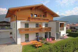 Bellissimo bilocale al piano terra con giardino privato in zona tranquilla e soleggiata con vista panoramica l'appartamento. Appartements Heidi Mitterolang Im Pustertal Sudtirol