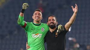 Haftanın en kritik maçı şükrü saracoğlu'nda oynanacak. Son Dakika Arda Turan Fenerbahce Maci Sonrasi Gozyaslarini Tutamadi Galatasaray Spor Haberleri