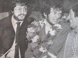 Jonathan king and his huge hit cover from 1971 under the name sakkarin which sold over 4 million copies and was a top ten. Jonathan King Sugar Sugar 1971 Sakkarin Youtube
