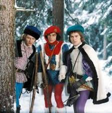 Und auch weihnachten 2020 ist der kultfilm aus tschechien wieder bestandteil des fernsehprogramms. 100 Drei Nusse Fur Aschenbrodel Ideen Aschenbrodel Drei Nusse Fur Aschenbrodel 3 Haselnusse Fur Aschenbrodel