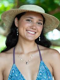 I was blessed to do a couples' shoot with a former student, Alexandra, and  her fiancé, Austin in Kona. Seeing my students mature and grow into  incredible young adults has been indescribable.