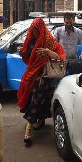 The following are some of the most popular actresses of their decades: Shweta Kumari At Ncb Office Photo 1 Of 9