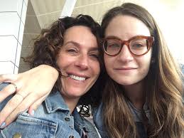 הבוקר ליוויתי את הבת שלי לשדה...