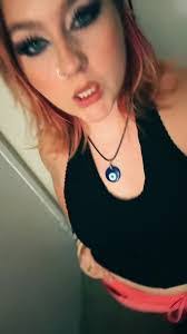 Jada Robertson's Instagram, Twitter & Facebook