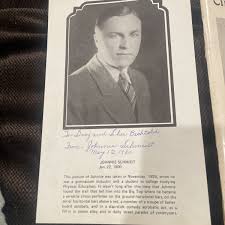 CIRCUS LIFE IN PICTURES; Souvenir Edition Sign by Schmidt, Johnnie; May 12,  1980