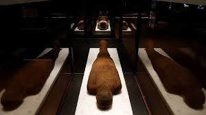 المتحف القومي للحضارة المصرية يقع بمنطقة الفسطاط وهي أول عاصمة لمصر الاسلامية على مساحة 135 الف م2، بالقرب من منطقة مجمع اﻻديان، ويطل على بحيرة عين الصيرة، وتتضمن المرحلة اﻻولى منه، والتى تم اﻻنتهاء منها بالكامل، مبنى اﻻستقبال، ومخازن اﻻثار. Fzmwapqmwjtiym