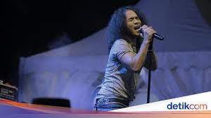 Rabu, 1 januari 2020 23:03 Lirik Dan Chord Lagu Jembatan Gantung Dari Slank