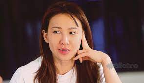 How can i contact leong mun yee's management team or agent details, and how do i get in touch directly? Mun Yee Teruja Sertai Kejohanan Online