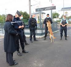 Connu également sous le nom de « agent de service commercial train », le métier de contrôleur de train ne requiert pas de diplôme particulier et la sncf n'a pas fini de recruter avec une hausse constante de voyageurs qui se déplacent en train. Ille Et Vilaine Controles Renforces Dans Les Transports En Commun