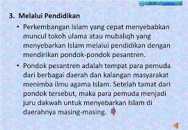 Istilah islam nusantara secara secara resmi diperkenalkan dan digalakkan oleh organisasi islam terbesar di indonesia yaitu nahdlatul ulama pada 2015, dan pada bulan juni di tahun yang sama presiden joko widodotelah secara terbuka memberikan dukungan kepada islam nusantara, karena dianggap cocok dengan nilai budaya indonesia. Ppt Sejarah Perkembangan Islam Di Nusantara Powerpoint Presentation Free Download Id 2124015