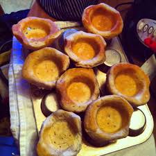 Biscuit Bowls For Sausage Biscuit And Gravy Mold The Biscuits Around The Bottom Of A Greased Muffin Pan And Bake Wallah Love Food Sausage Biscuits Food