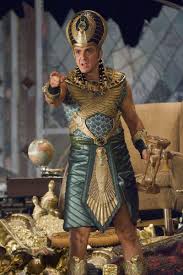 In Night at the Museum: Battle of the Smithsonian, after Kahmunrah says “I  could kill your friends in the blink of an eye”, he does not blink once on  screen for the