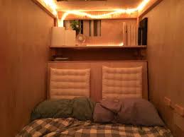 ¡cómo dormir solo 2 horas al día! Man Lives In Tiny 8 Ft Box To Avoid Paying San Francisco S High Rents