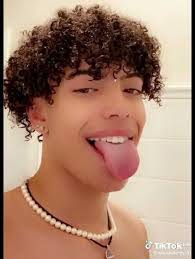 Henry Adusei's Instagram, Twitter & Facebook