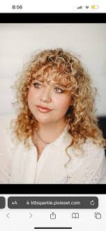 Kelli Thornton's Instagram, Twitter & Facebook