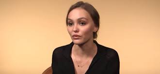 Vanessa paradis lyrics with translations: Lily Rose Depp Masked In The Streets Of Paris With Vanessa Paradis Somag News