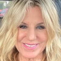 Roxanne Dean's Instagram, Twitter & Facebook