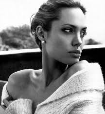 Black Actors In Their 30s 2020 Versprechen Schonheit Und Make Up In 2020 Angelina Jolie Angelina Jolie Photos Black And White