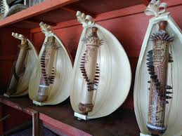 Kedua, sasando yang dimainkan oleh penduduk pulau sabu. Inilah Penjelasan Gambar Tentang Alat Musik Sasando Terlegkap