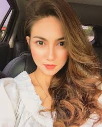 Sebelum menerima penghargaan, keduanya sempat ditanya soal rencana menikah. So Sweet Ini 5 Perempuan Yang Pernah Ada Di Hidup Chris Laurent