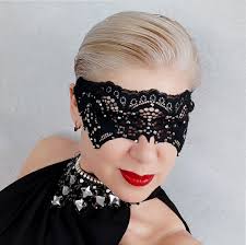 French Lace Mask